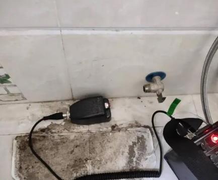 龙子湖屋顶漏水维修公司分享下卫生间漏水的危害及解决方法